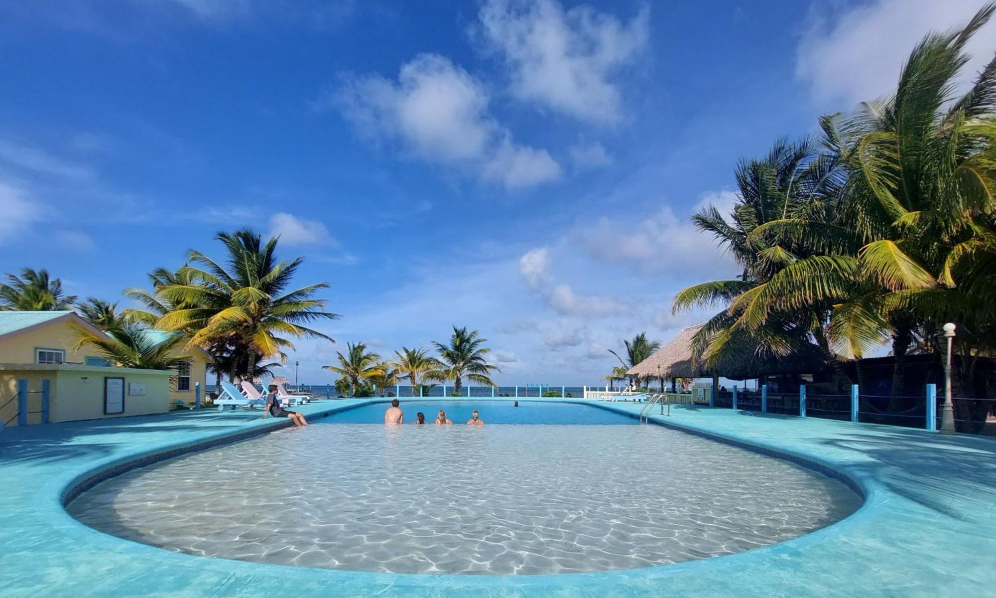 Royal Caribbean Resort 산페드로 외부 사진