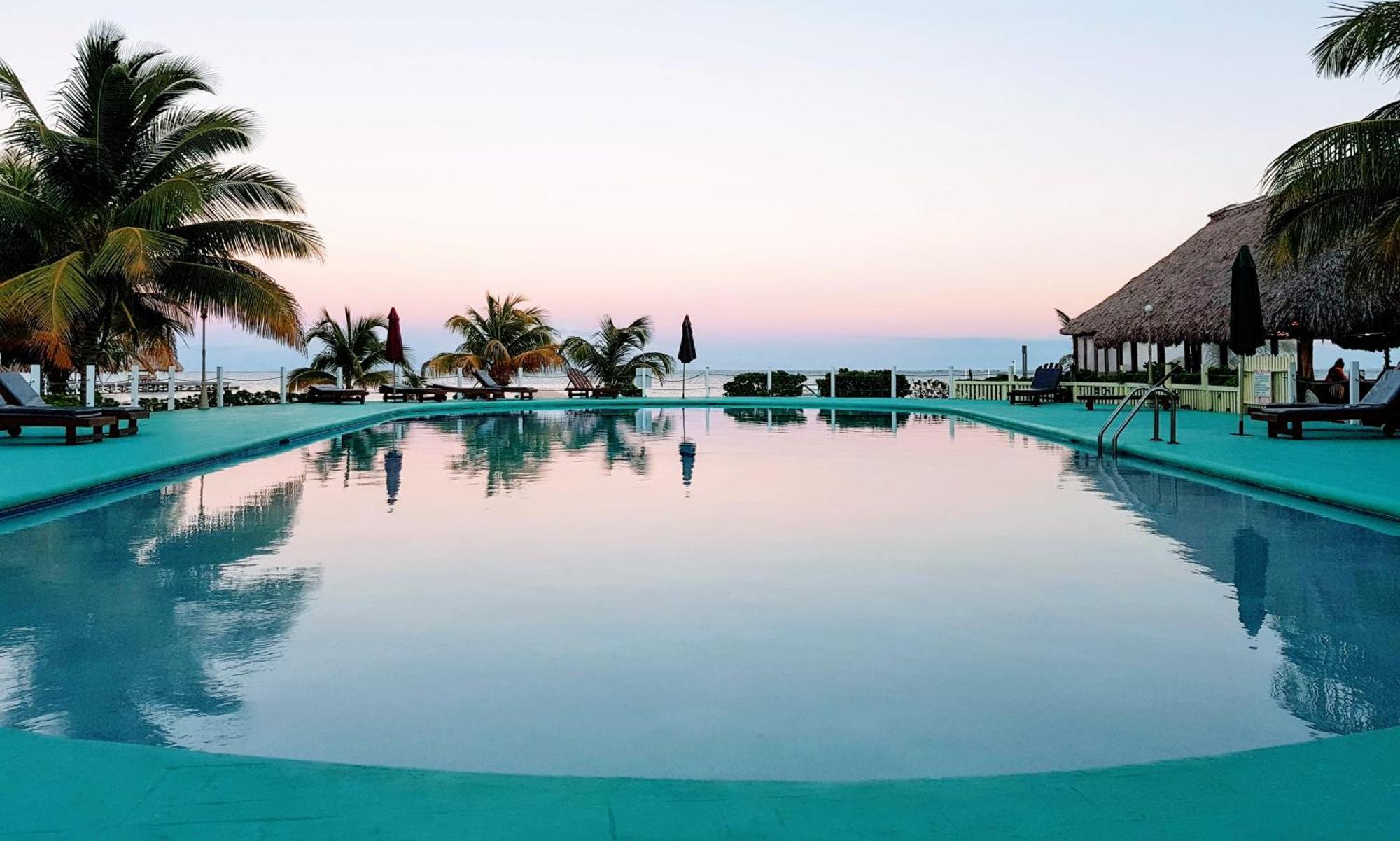 Royal Caribbean Resort 산페드로 외부 사진
